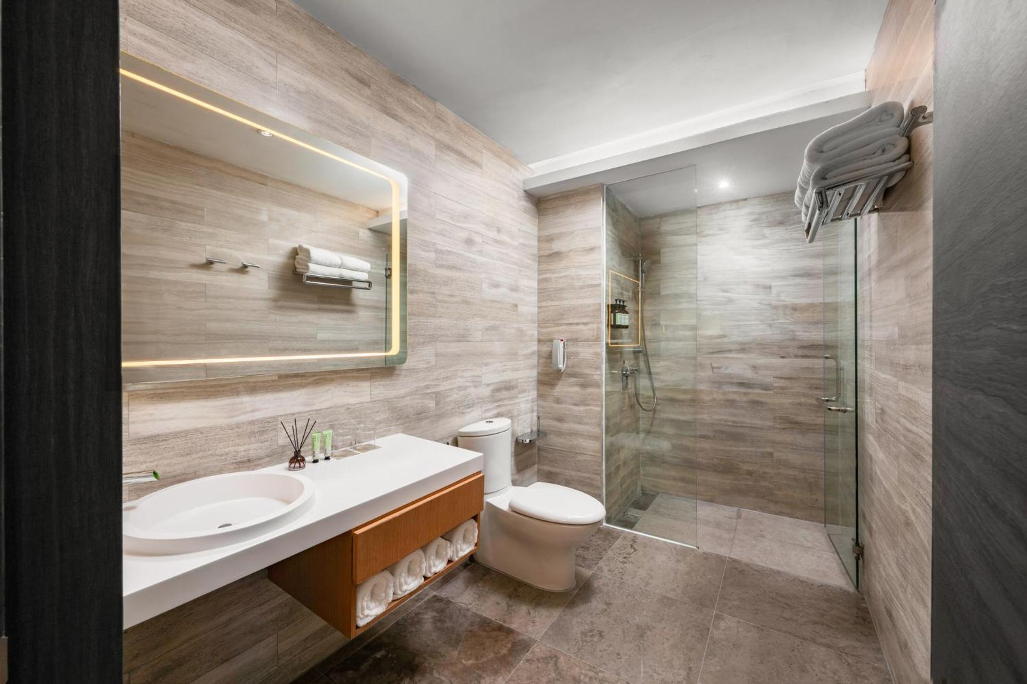 Fraser Place Puteri Harbour Nusajaya  Exterior photo Bathroom