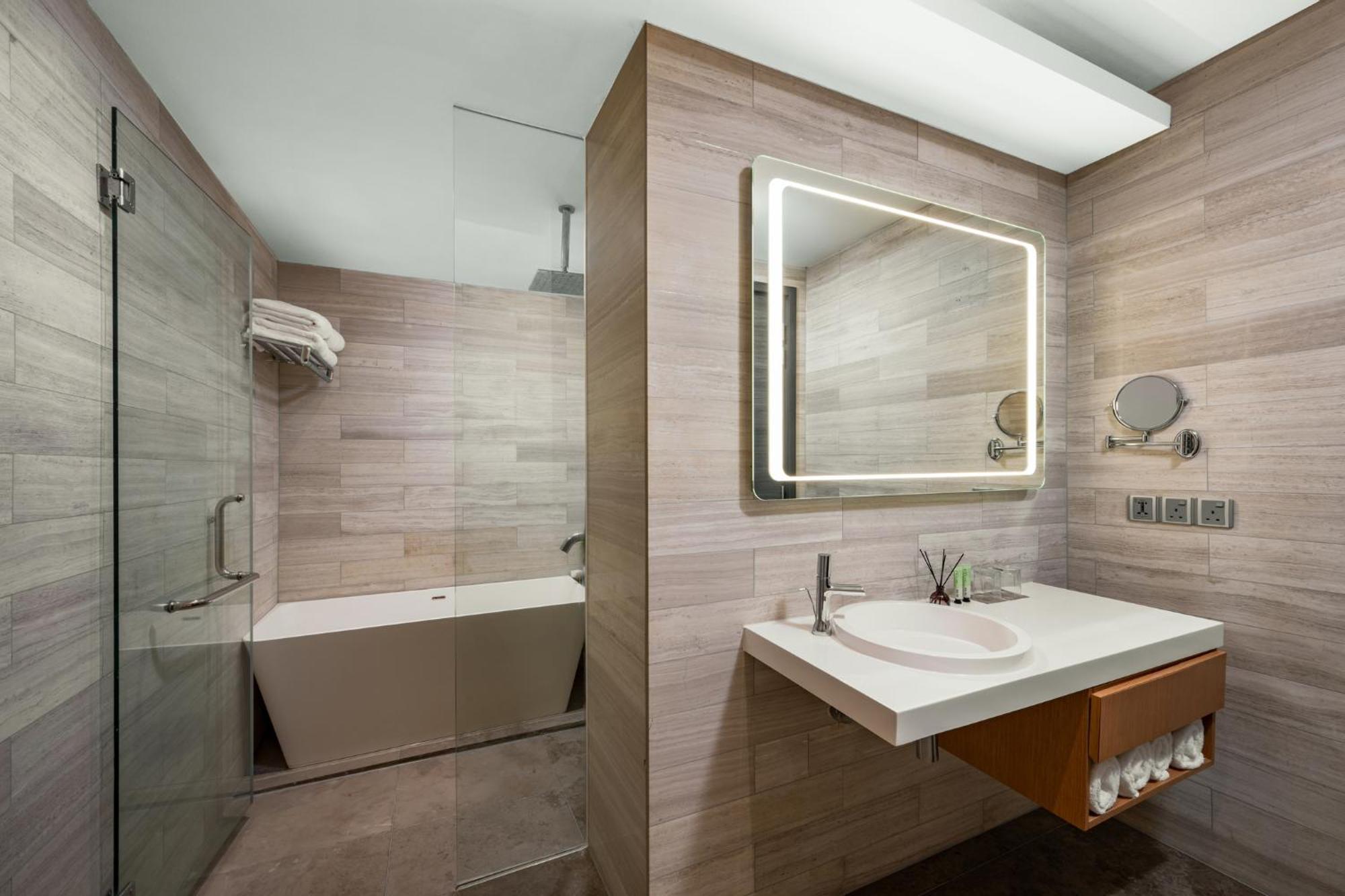 Fraser Place Puteri Harbour Nusajaya  Exterior photo Bathroom
